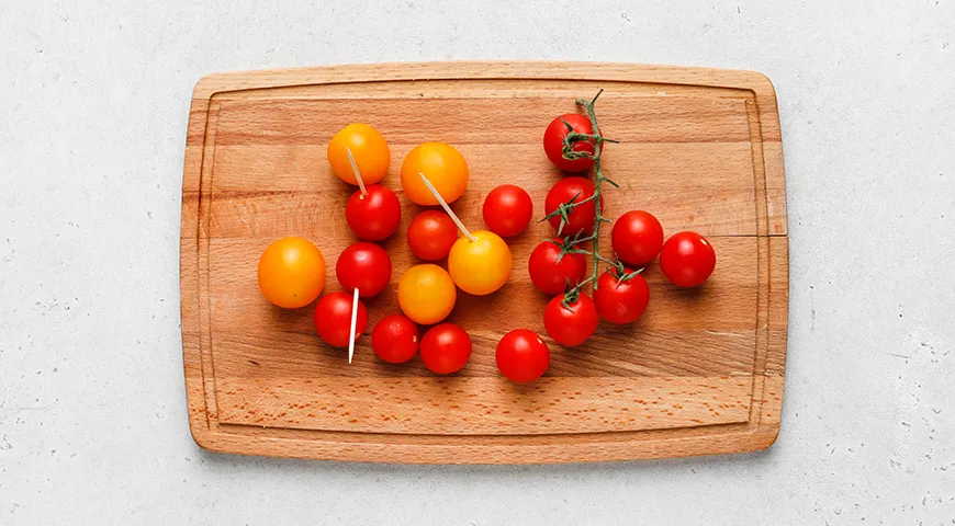 Молодой картофель с курицей в духовке