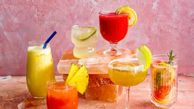 Безалкогольные коктейли с фруктовыми соками и тониками