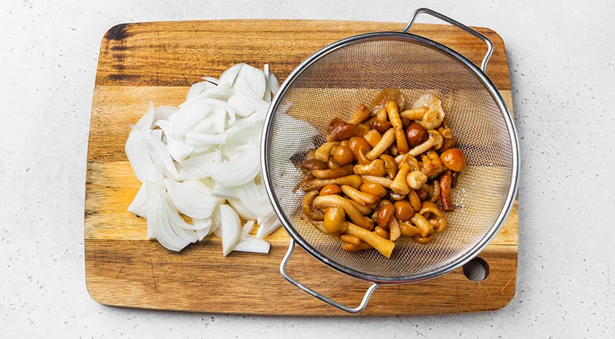 Жареная картошка с опятами