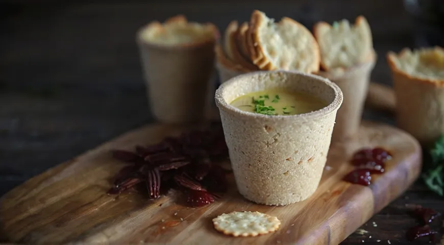 Полезный стритфуд — суп в съедобных стаканчиках из кукурузной муки