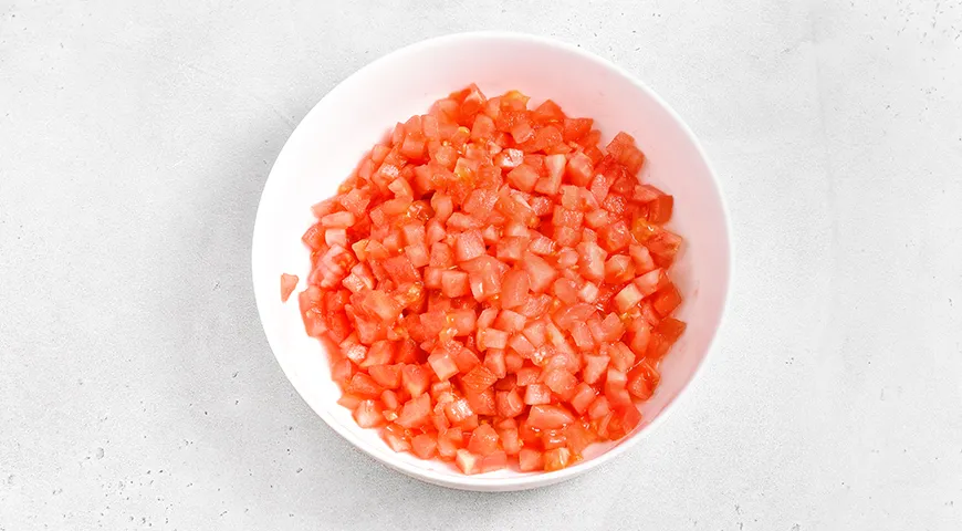 Куриное филе, тушенное в томатном соусе