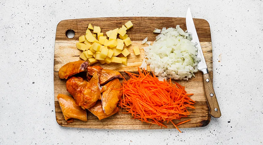 Гороховый суп с копчеными крылышками