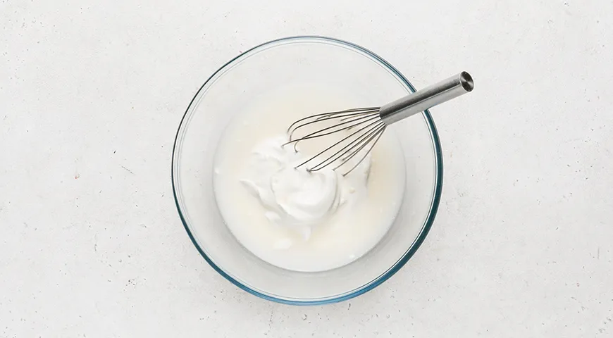 Макароны-«гнезда» с фаршем под сметанным соусом