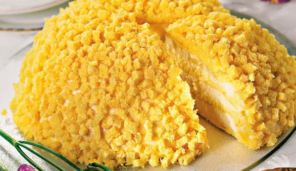 Торт «Мимоза» вместо салата: московский ресторан запустил новый тренд