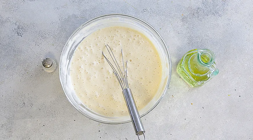 Дрожжевые блины с творогом и курагой