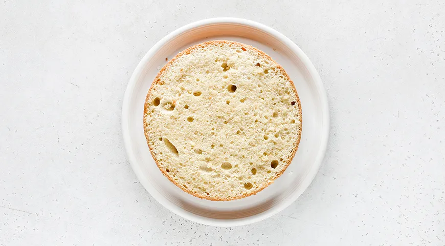 Бисквитный пирог с кремом из творожного сыра, сметаны и сгущенки