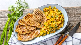 Стейки из индейки с кукурузной сальсой