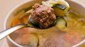 Что приготовить на обед: зимний суп с фрикадельками от Фрау Марты