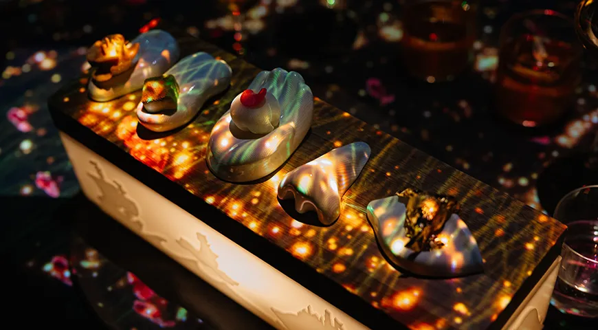 Рестораны создают впечатление через красивые подачи, непривычные формы, ароматы и освещение