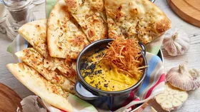 Икра из молодых кабачков с кедровым орехом и ореховой фокаччей