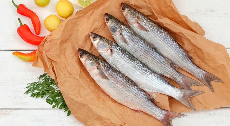 Качественный лобан пахнет легким морем, солоноватой свежестью, иногда с легким «океаническим» оттенком