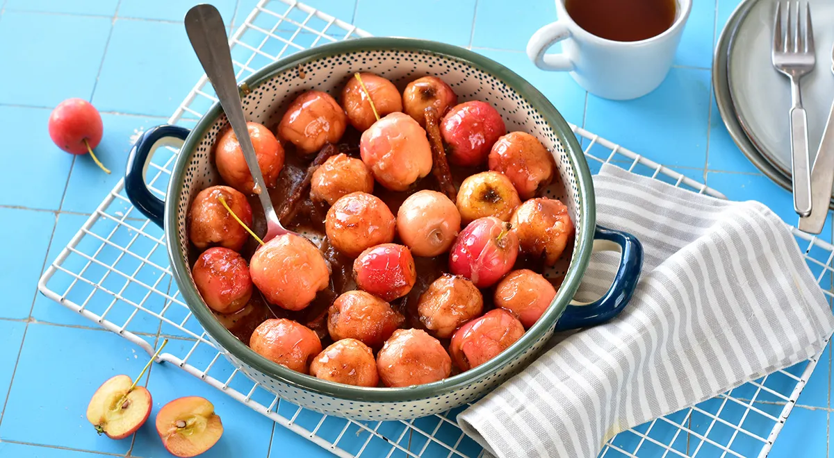 Яблоки с карамельно-ванильным соусом: рецепт приготовления и полезные свойства