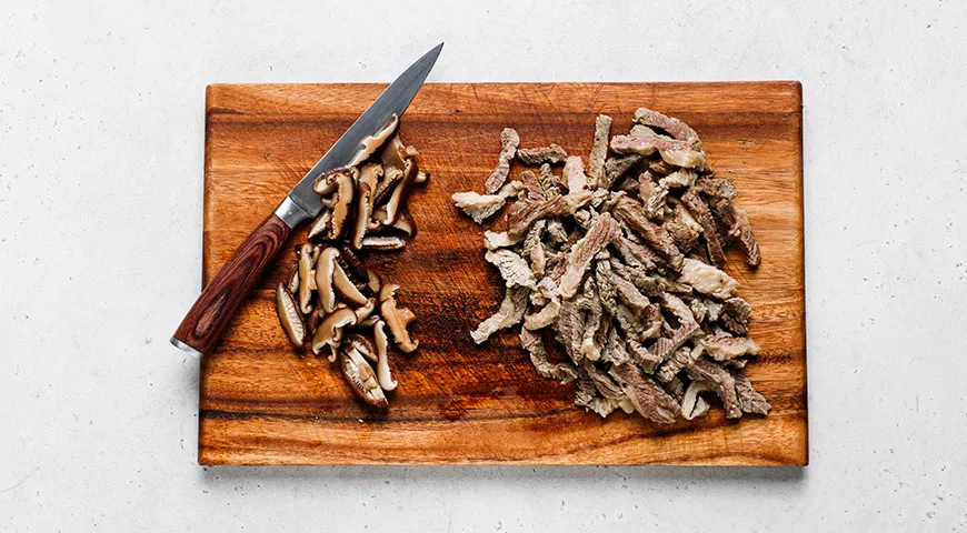 Юккедян – корейский острый суп