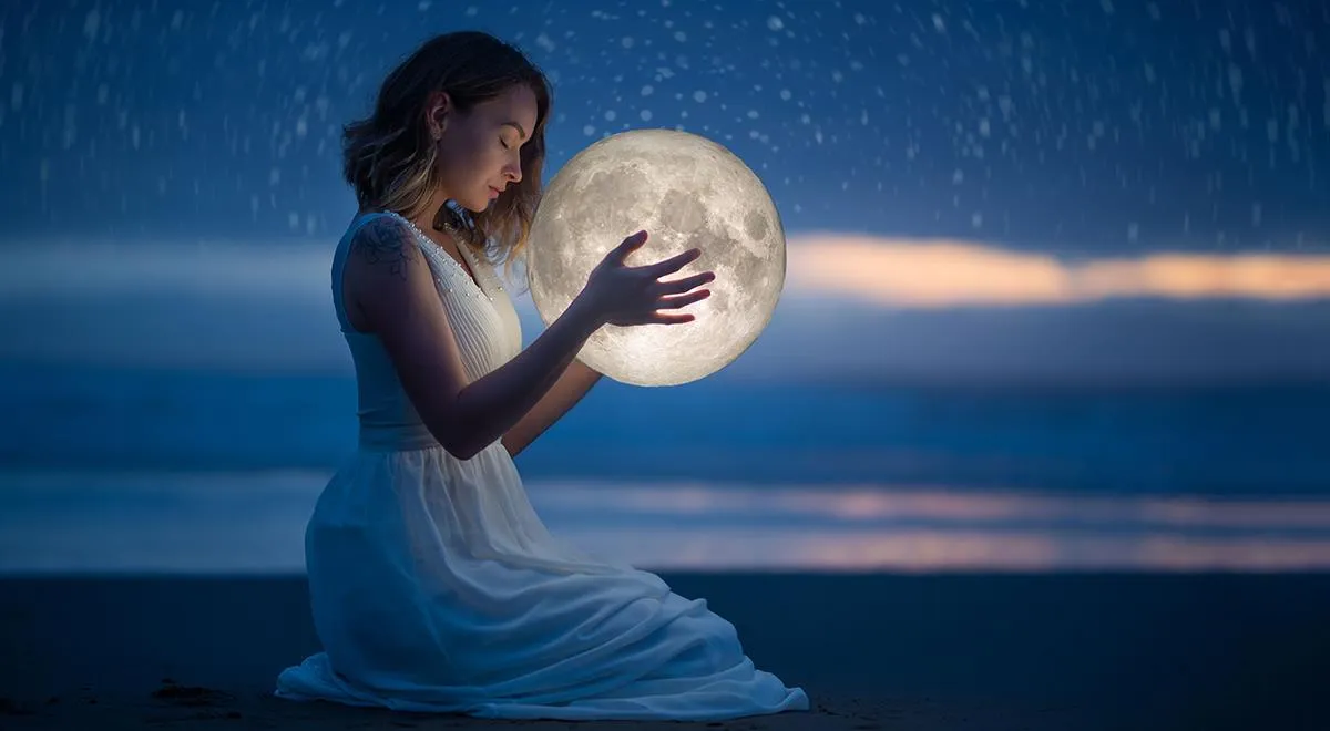 Луна мужчины марс женщины. Астрология девушка. Девушка астролог. Луна в астрологии. Фото Луны.