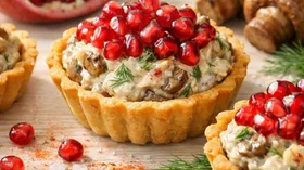 Тарталетки с грибами и двумя видами сыра