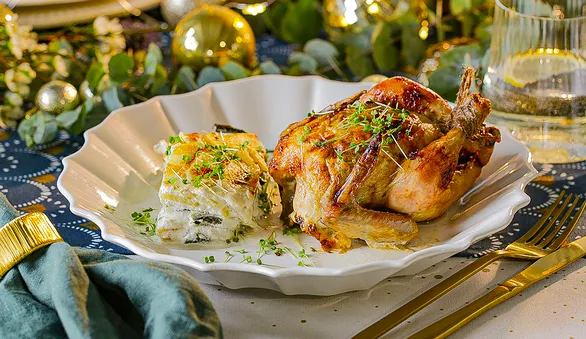 Цыплята-корнишоны с грибным гратеном в духовке