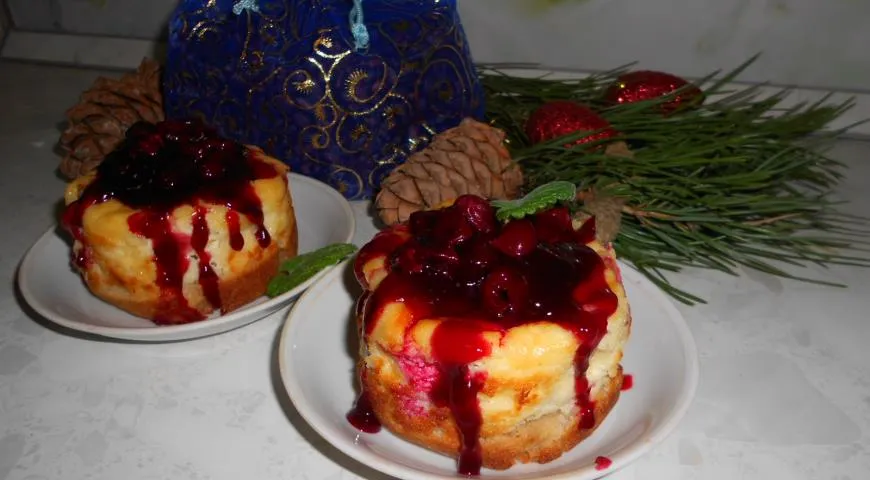 Готовим пирожные с воздушным творожно-сырным кремом и вишней