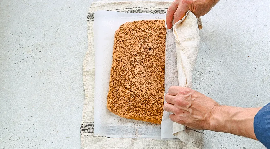 Шоколадное полено с фундуком