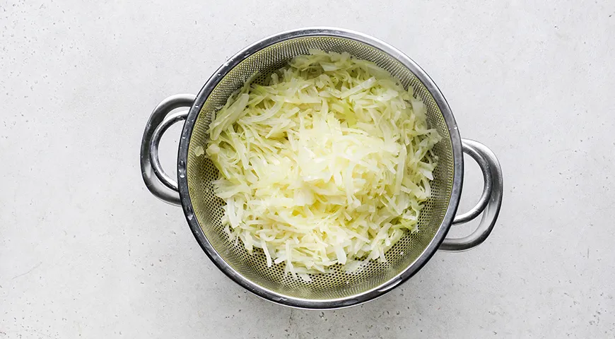 Капустные оладьи с сыром