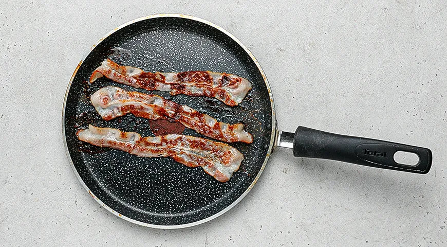 Яичные сэндвичи с сыром и беконом