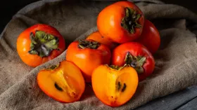 Врач Гинзбург назвал зимнюю ягоду, которая может спасти от седины