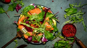 Салаты с красной рыбой: 15 простых и вкусных рецептов от оливье до нисуаза