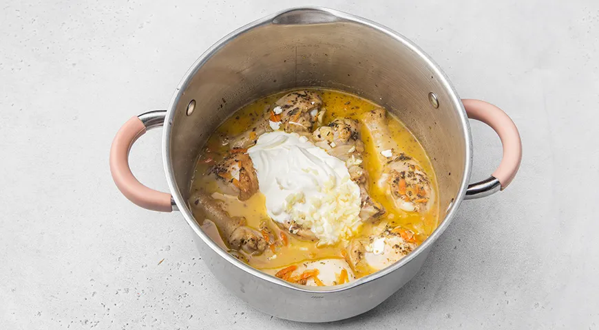 Куриные ножки, тушенные в сметане