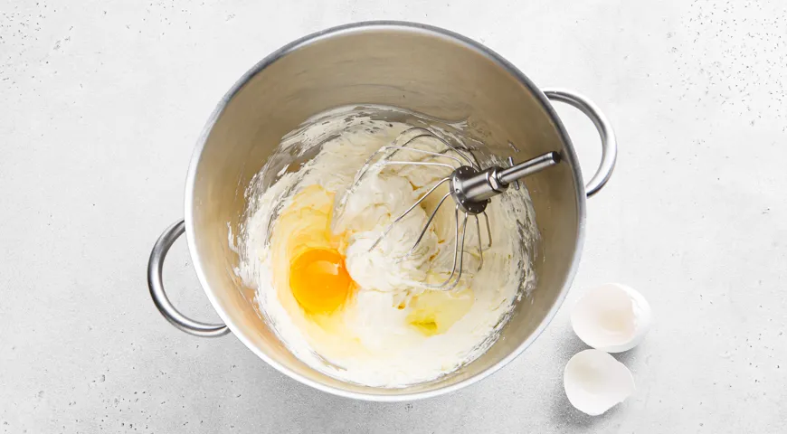 Песочные корзиночки с повидлом и белковым кремом