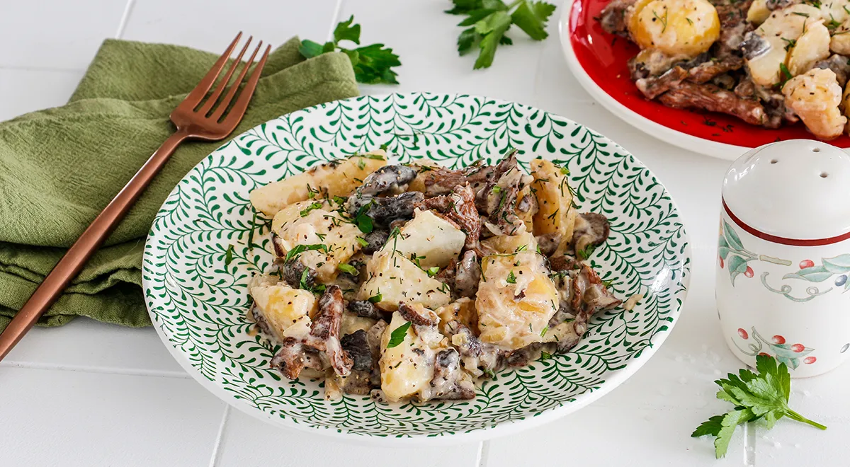 Картошка, тушенная с грибами и сливками