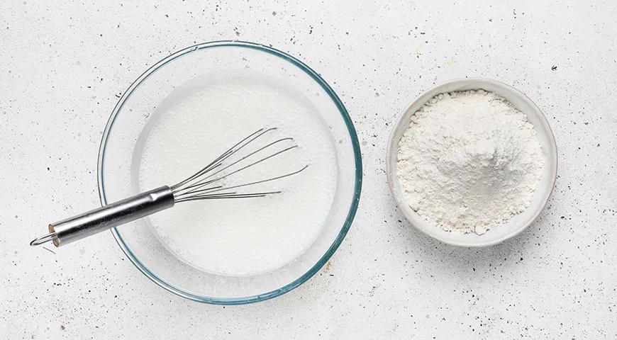 Оладьи на кефире с зеленым луком и яйцом