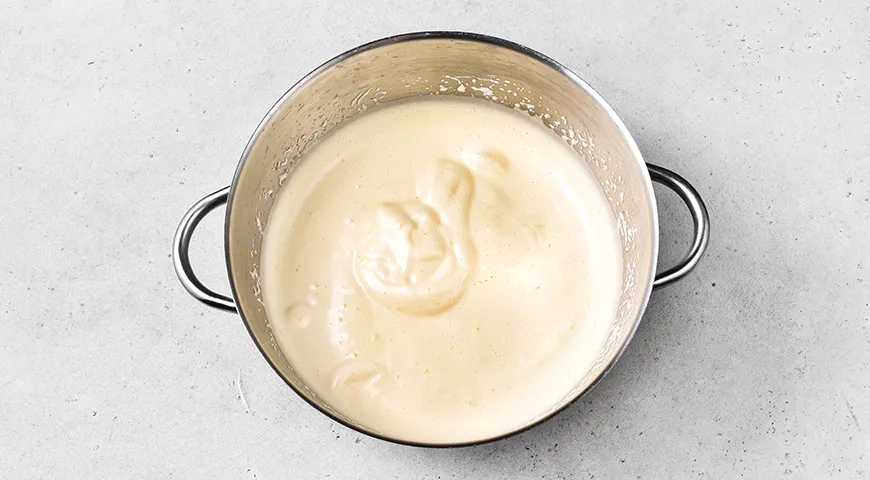 Шоколадный торт со сметанным кремом