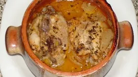 Курица в горшочке с паприкой и сливками