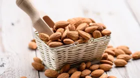 Учёные рассказали, какой орех нужно добавить в рацион, чтобы снизить уровень холестерина и похудеть 