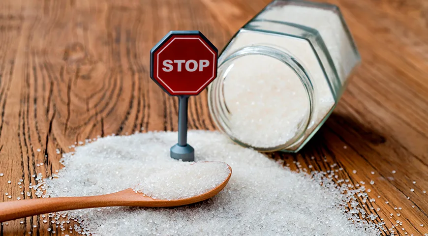 Во время болезни сахар лучше ограничить (если нет аллергии, его можно заменить на мёд)