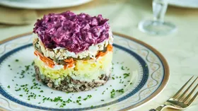 Рецепты для новогоднего меню с яйцом куриным и свёклой