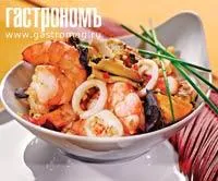 Морепродукты по-вьетнамски с чесночным соусом