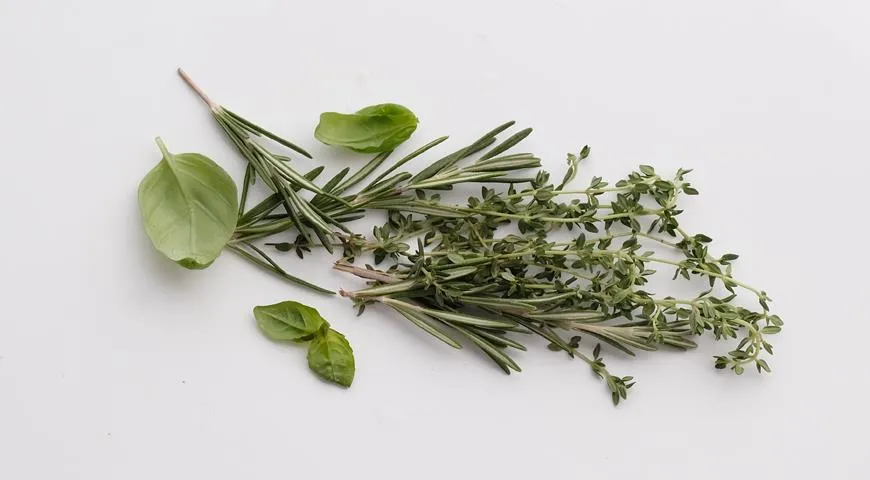 Мята базилик розмарин тимьян петрушка и укроп в теплице. Розмарин тимьян и шалфей. Розмарин эстрагон любисток. Бордовая трава приправа. Базилик тимьян розмарин.