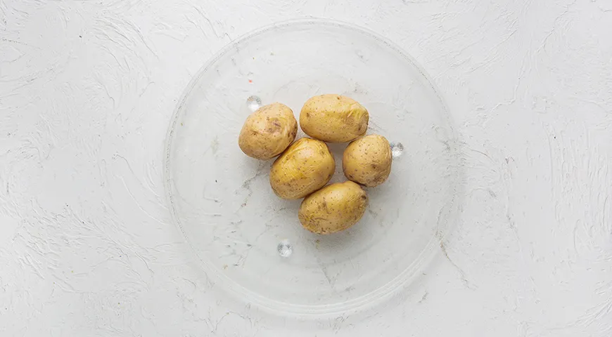 Картошка в мундире в микроволновке