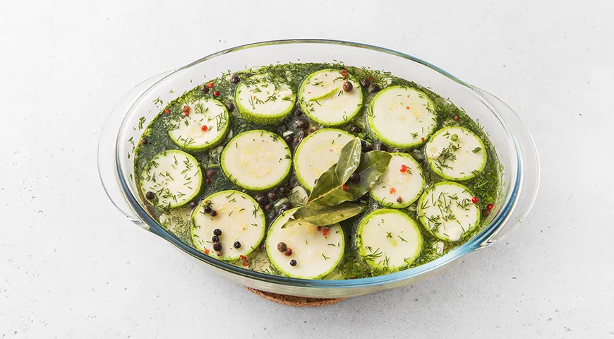 Быстрые маринованные кабачки