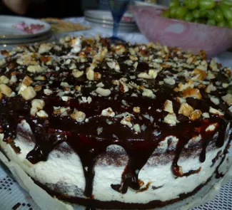 Шоколадный торт с нежным сливочно-сырным кремом
