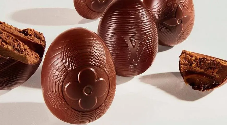 Шоколадные яйца от Louis Vuitton украшены фирменной монограммой Дома