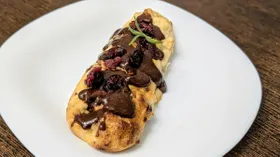 Творожный "эклер" с сушёной клюквой и яблоком