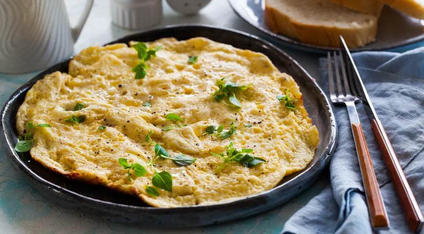 Омлет с сыром – 10 рецептов на сковороде, в духовке с пошаговыми фото