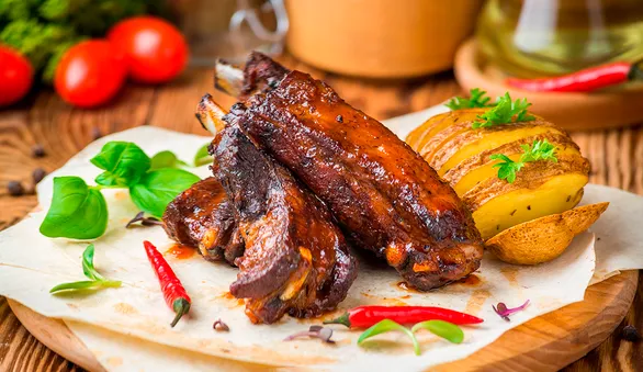 Лучшие маринады для свиных ребрышек в духовке и на мангале: 5 топовых рецептов