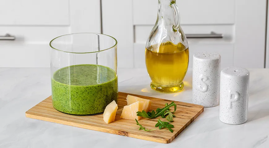 Лосось с песто из руколы и грецкого ореха