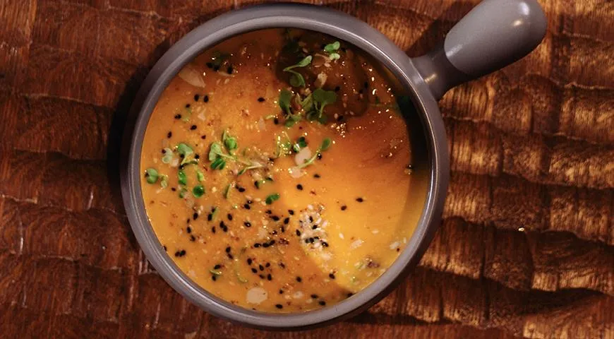 Тыквенный суп с домашним сорбетом из манго и маракуйи