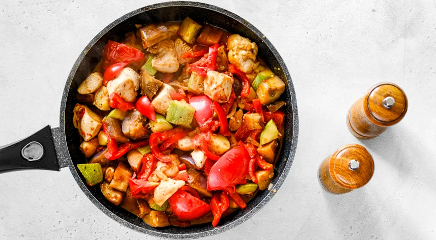 Овощное рагу с курицей и баклажанами