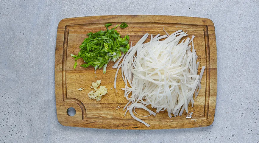 Острый салат из дайкона