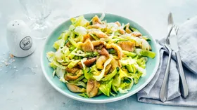 Зеленый салат с вешенками