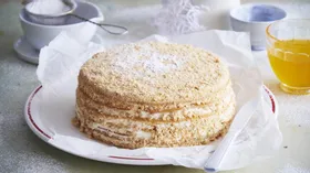 Торт Медовик классический со сметанным кремом 